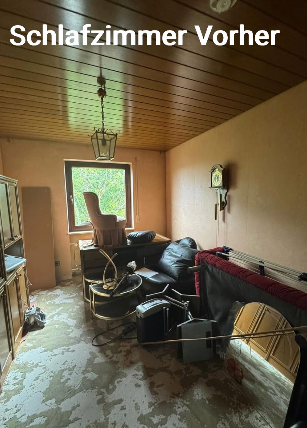 Schlafzimmer vor der Entrümpelung